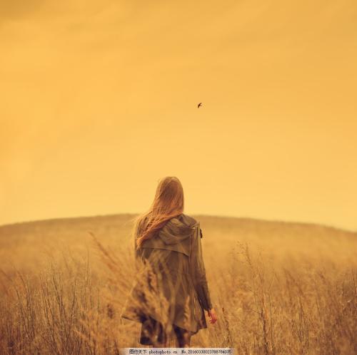 图片悲伤背影_失落伤心难过的图片