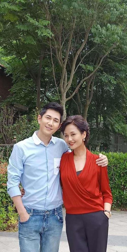 她长相惊艳是模特冠军,出道27年无绯闻,今52岁依旧魅力十足