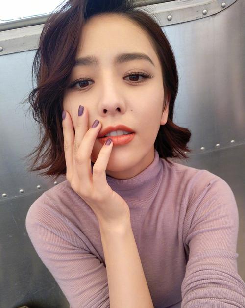 佟丽娅造型百变眼神魅惑笑容甜大秀美腿自侃又变美了7p