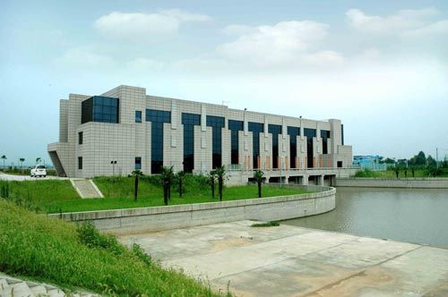 是指排灌泵站的进水,出水,泵房等建筑物的总称.