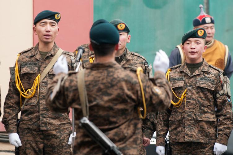 驻阿富汗蒙古士兵演示格斗 酷似武林高手--中国广播网