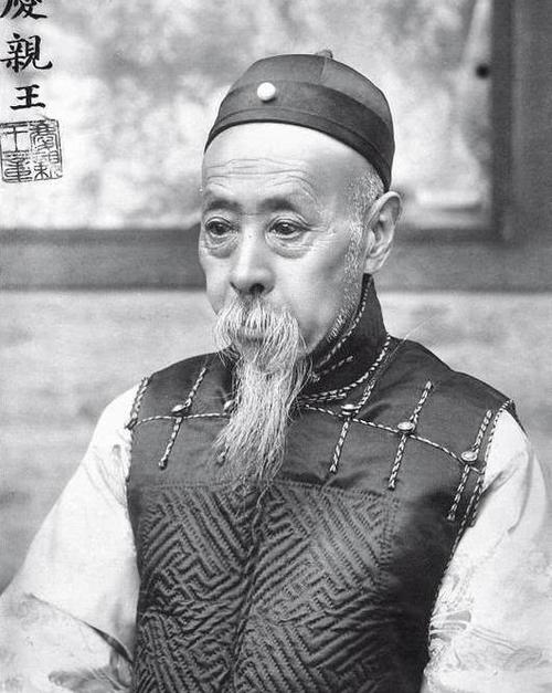 这里最具代表性的莫过于以下两位,第一位是睿亲王魁斌的长子中铨