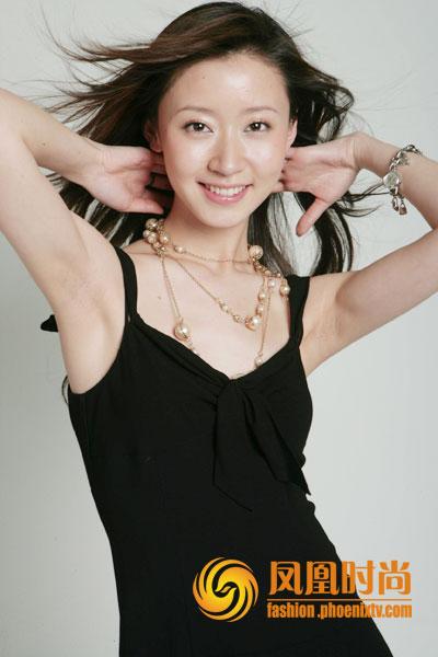 06华姐冠军黄橙子化身时尚白领