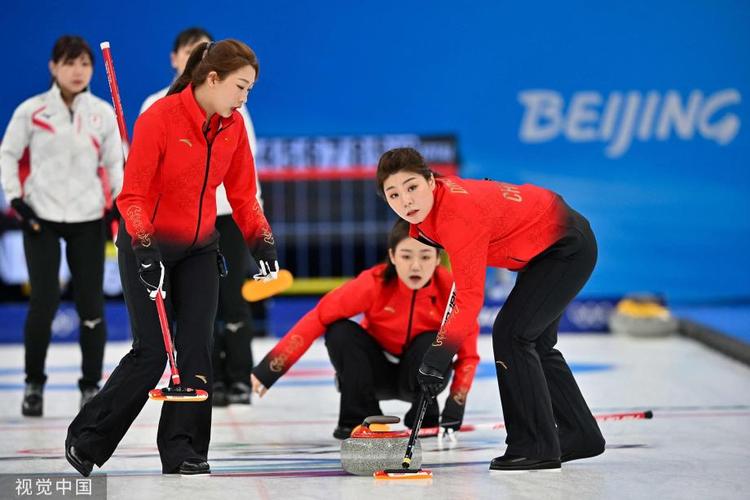 中国女子冰壶队在过去两场表现不俗,连续战胜平昌冬奥会女子冰壶冠