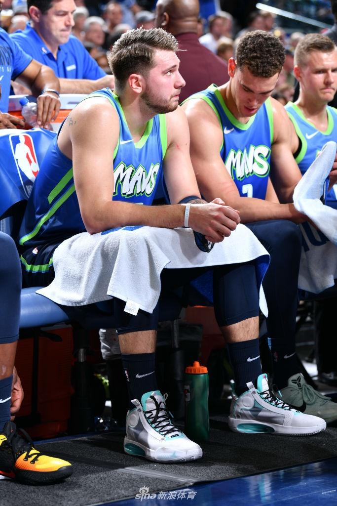 nba常规赛达拉斯独行侠队主场迎战马刺,在因伤缺阵四场比赛后,东契奇