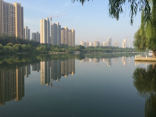 早晨起来和安总一起到冠县清泉河边走步,上午到国强塑料厂拜访交流