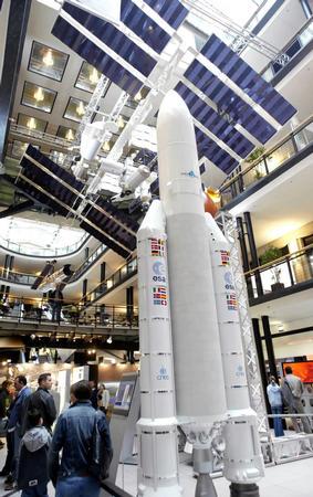 图文:柏林太空科技展-"阿丽亚娜"火箭模型