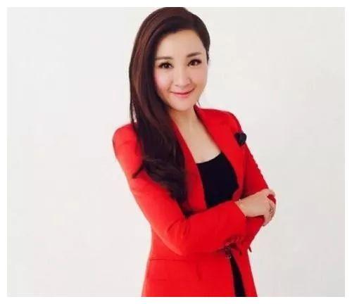 中国十大最漂亮的央视女主持人董卿排第3第一位没想到是她