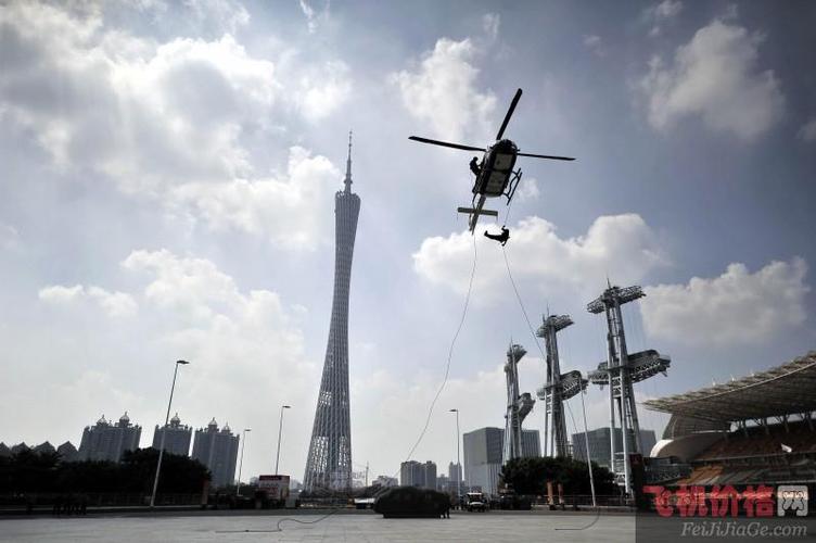 广州公安2名警官获公安部警航办颁发的警用航空器驾驶员执照及民航