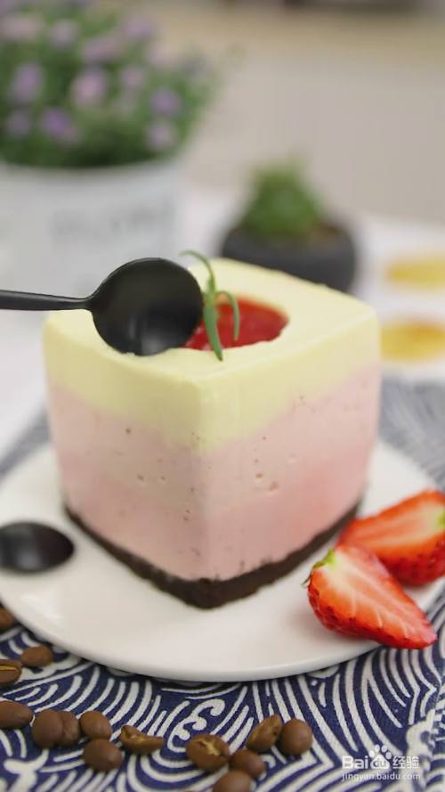 如何制作草莓渐变慕斯蛋糕