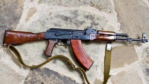 名枪不好用?ak47的改进版故障率低,点射精度很高,但晃