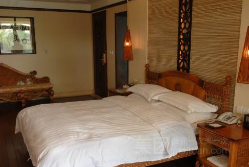 虽然都是温泉酒店,同是白市驿,这两家的生意