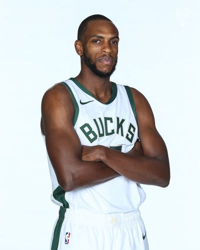 关键球先生!雄鹿官方晒米德尔顿定妆照为新赛季预热