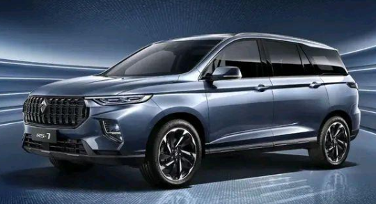 五菱又推大7座suv车长超4米9配电吸门完胜哈弗h6