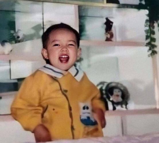 肖战这组童年照简直太可爱了 自曝童年趣事简直笑掉头
