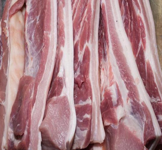 买五花肉时,对肉贩说买"三层肉",就知道你是行家,不敢