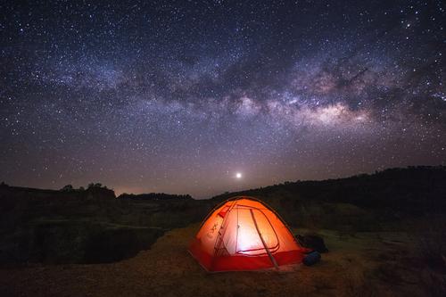 图7,帐篷与星空