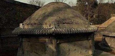 古代皇帝陵墓的巨大墓门反锁后,里面的工匠们该如何出来?