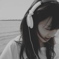 听歌的美女头像动漫图片唯美图片