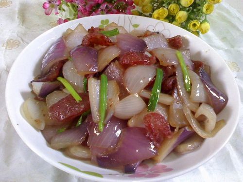 洋葱炒腊肠