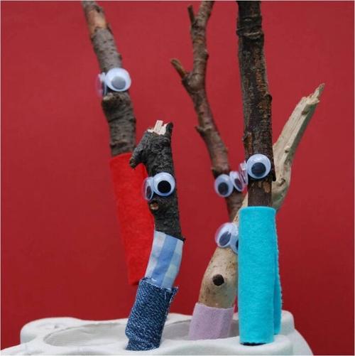 就可以做出形态各异的树枝娃娃啦