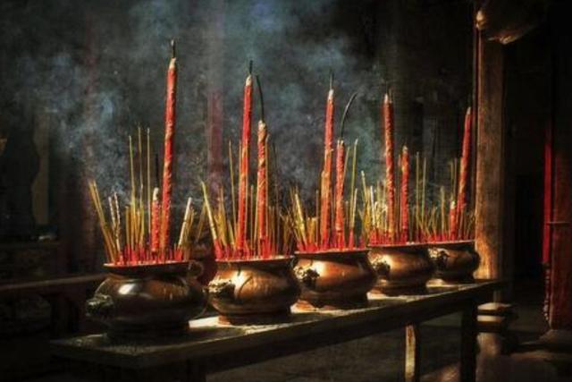 三根香代表什么?烧香为什么要烧三根?并非迷信,古人的