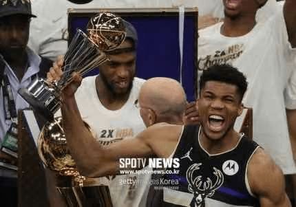 时隔50年密尔沃基夺冠威廉姆斯表示祝贺mvp阿德托昆博实至名归