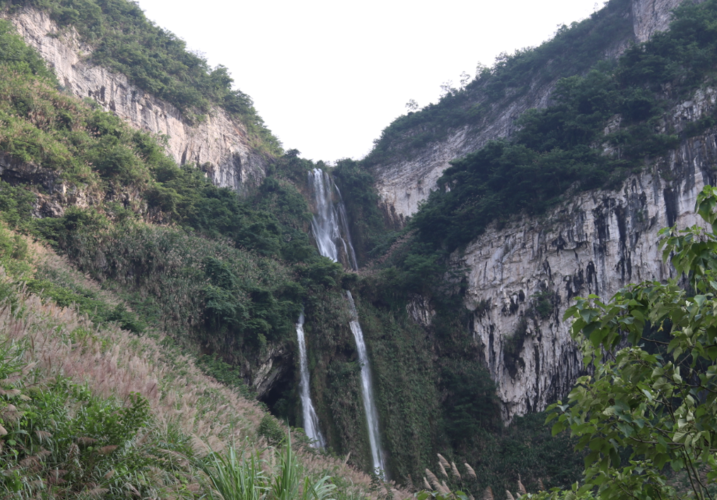 滴水岩瀑布