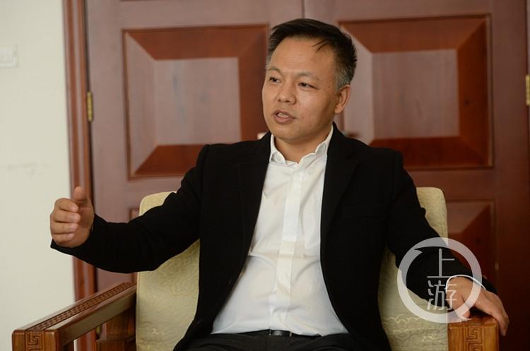 张林东在接受专访. 上游新闻记者 胡杰 摄