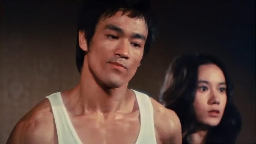 猛龙过江老外派人杀李小龙成功惹怒他杀上贼窝团灭黑帮