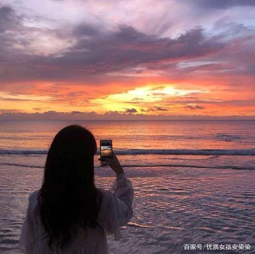 背影女生头像(图源网络)