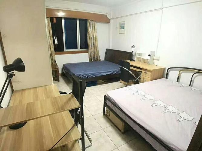 2500元,大单间合租房,房间内两张床