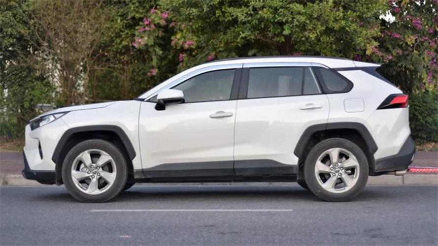 只是精装版rav4荣放你觉得丰田凌放多卖几万块钱合适