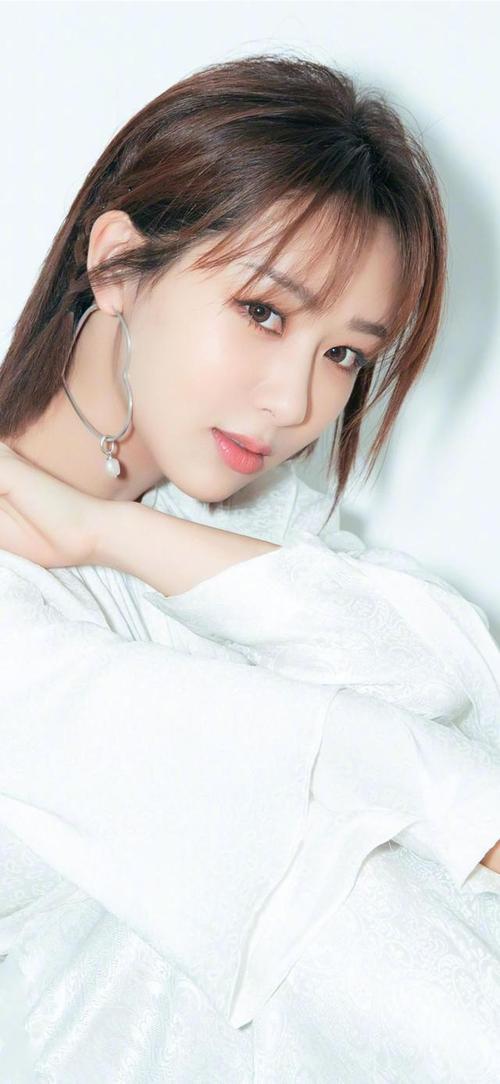 杨紫日常穿搭仙女感满满网友们最喜欢追她哪些作品可评论关注转发