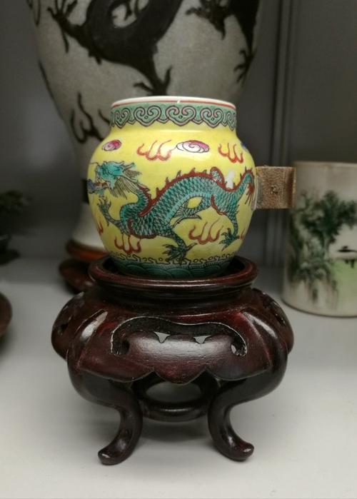 [转载]粉彩薄胎双龙戏珠纹鸟食罐