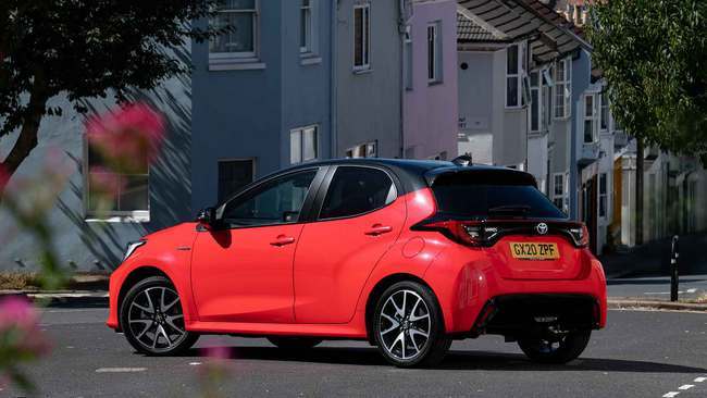 全新丰田雅力士yaris2万英镑的小型两厢车