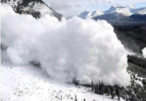 印控克什米尔地区发生雪崩 至少11人死亡