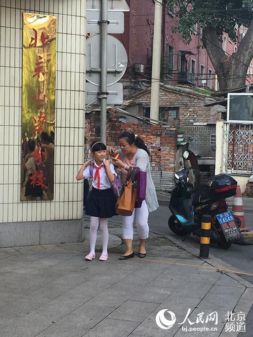 清晨7点开始,北京小学广外分校陆续迎来今年新入学的小学生以及各年级