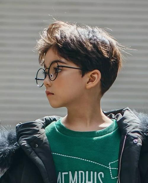 小男孩潮发型