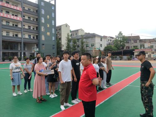 激昂团结勇奋斗,携手同心见真情——醴陵市青云学校青年教师研修班