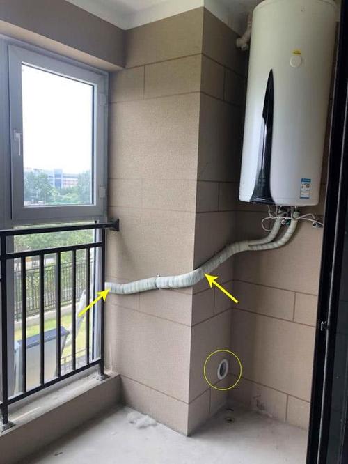 所以越来越多开发商都会给小高层或高层阳台安装上壁挂式太阳能热水器