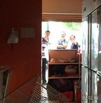 水果店主死后藏冰柜 尸体被冻僵极其诡异