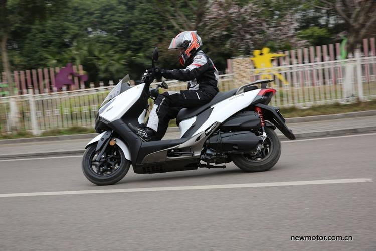 试驾250级平踏板摩托车光阳ct250