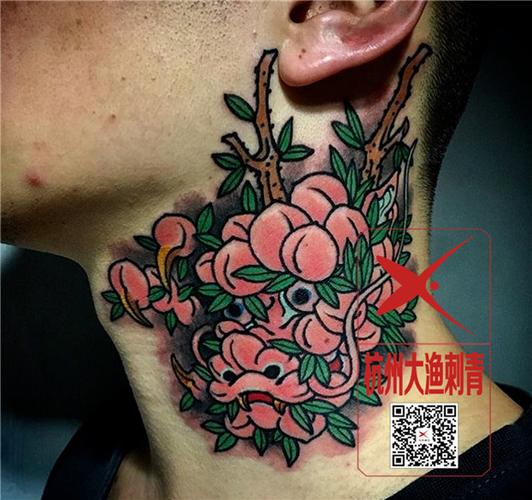 脖子桃子纹身图案