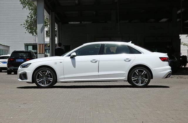 奥迪a4l:我加速比宝马3系快,价格便宜几万,7月销量却不到4千台