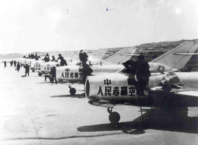 中国空军最高礼仪致敬志愿军先烈,缺少制空权的日子一