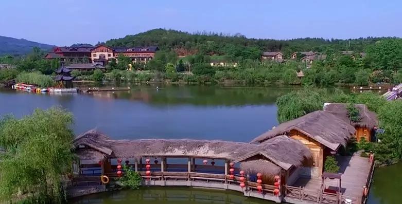 首页 各地动态 衢州市 耕读农场坐落在江山市贺村镇耕读村,位于江山市