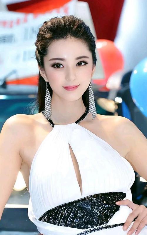 重庆美女艾尚真拥有中国第一黄金比例身材美得令人惊艳