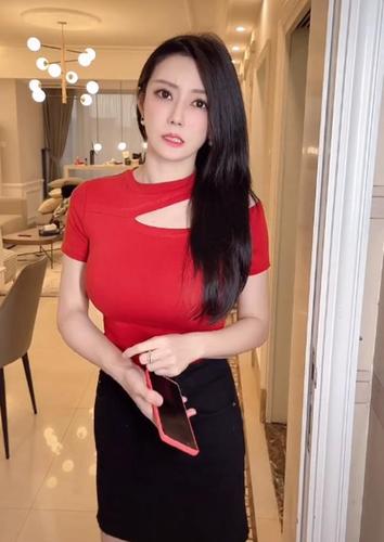 雷宇扬小21岁娇妻近照身材出众不像生过娃结婚9年屡传婚变