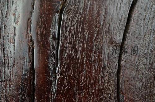 亦为上等老料紫檀的特征.